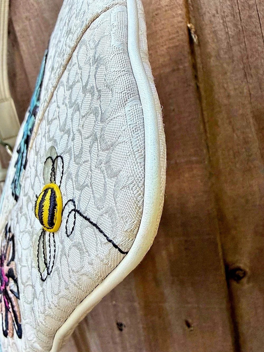 Limited Edition 2006 Coach Signature Jacquard Bumblebee Swingpack Crossbody Bag - Picture 14 of 16